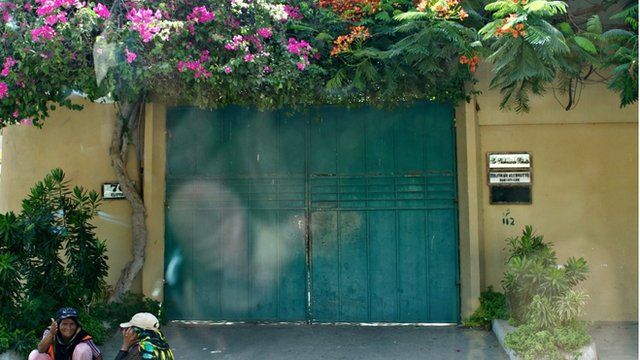 70 کلفٹن کا مرکزی دروازہ